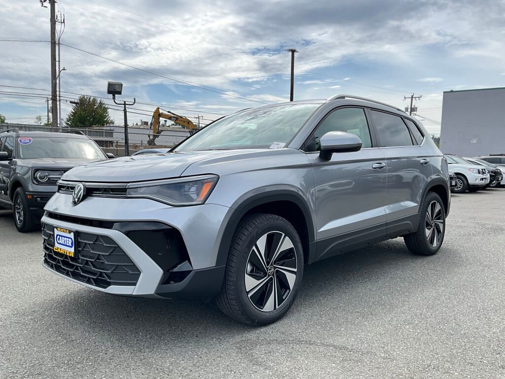 New 2025 Volkswagen Taos SE image 3