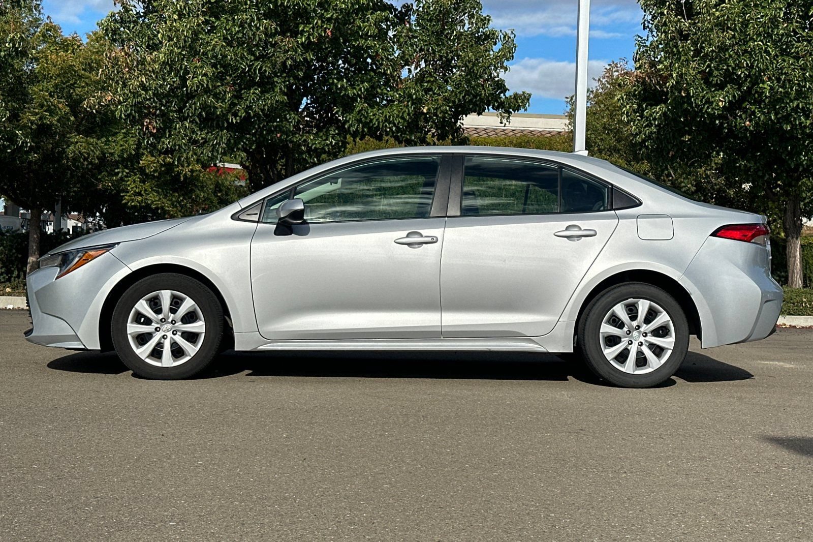 Used 2024 Toyota Corolla LE FWD image 7