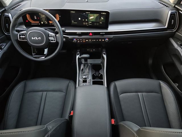 Certified 2025 Kia Sorento S w/ Panoramic Sunroof Package image 17