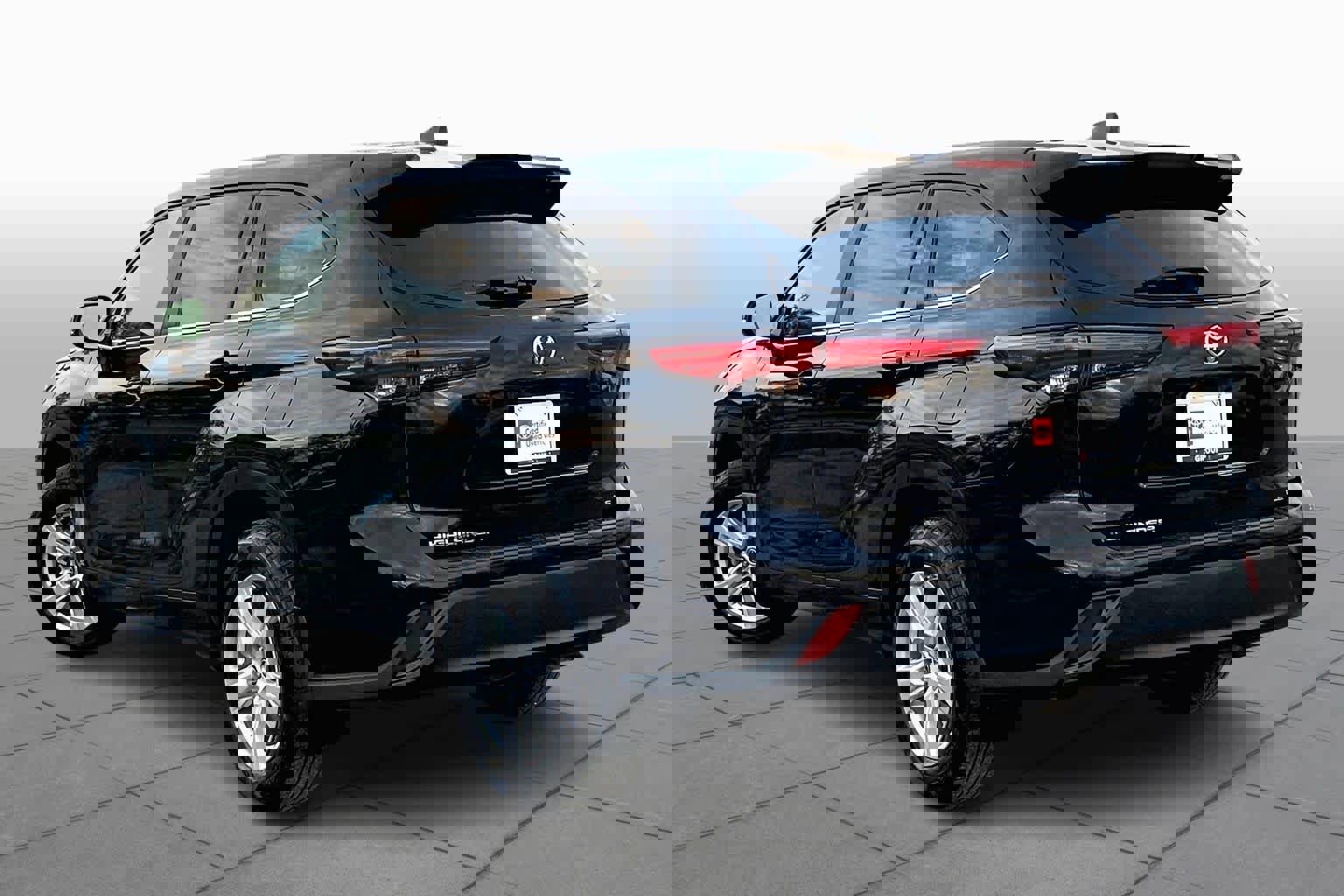 Used 2023 Toyota Highlander LE image 11