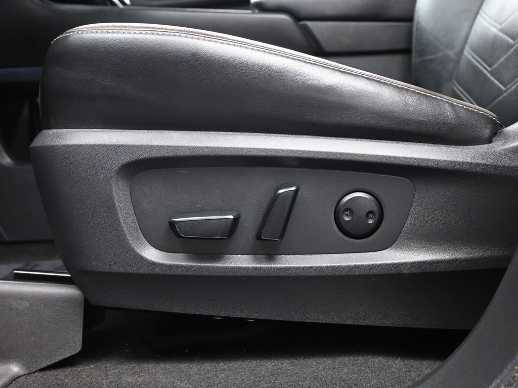 Used 2022 Nissan Pathfinder Platinum w/ Cargo Package image 17