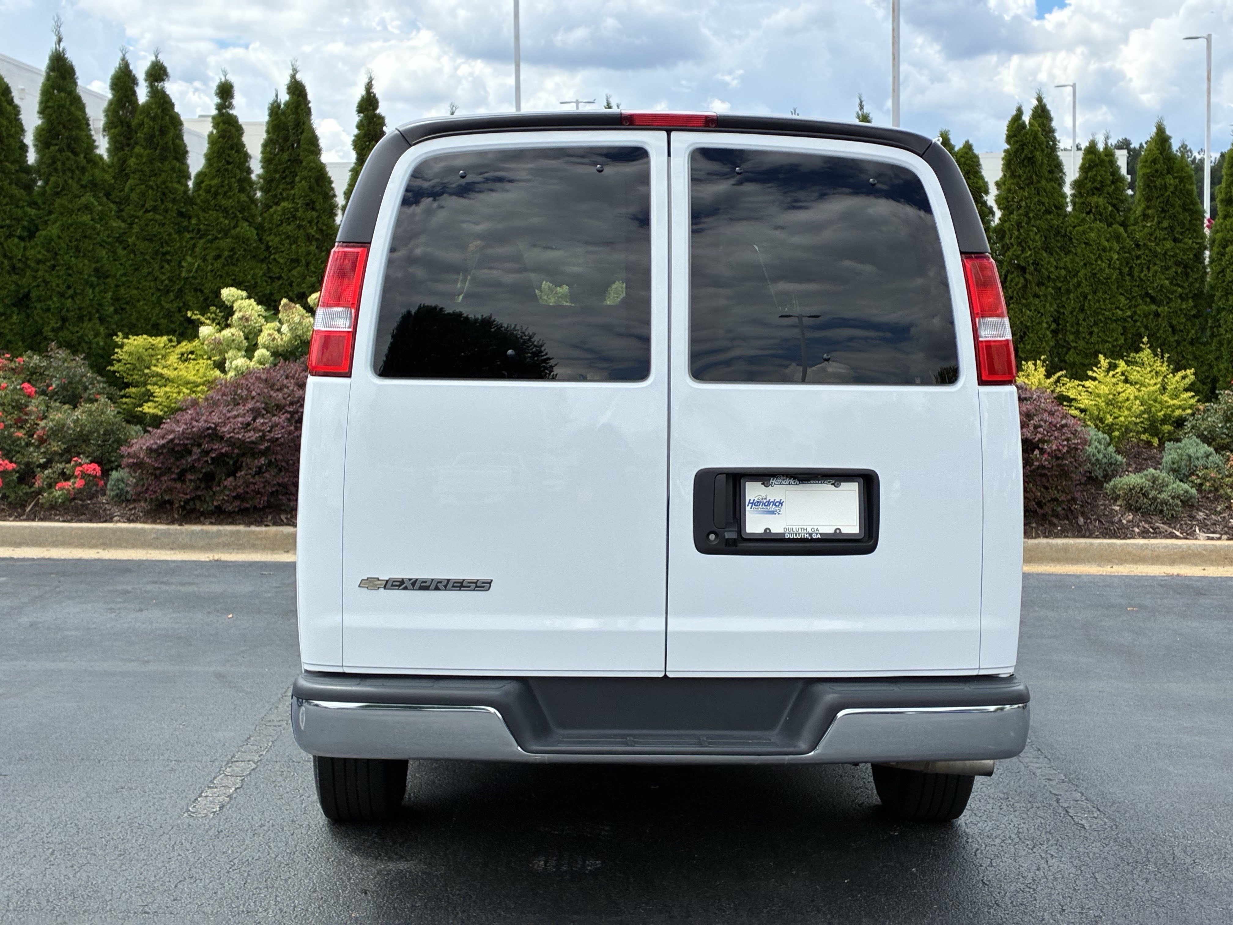 Used 2025 Chevrolet Express 3500 LT w/ LT Preferred Equipment Group RWD image 8