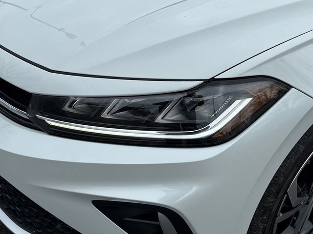 Certified 2025 Volkswagen Jetta SEL image 9