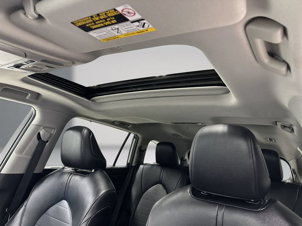 Used 2025 Toyota Highlander XLE FWD image 17