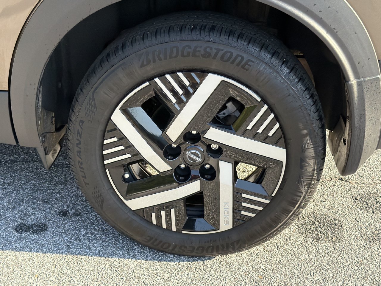 Certified 2025 Nissan Kicks SV FWD image 31