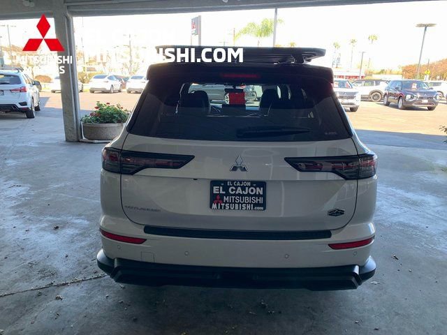 Used 2025 Mitsubishi Outlander Trail Edition image 4