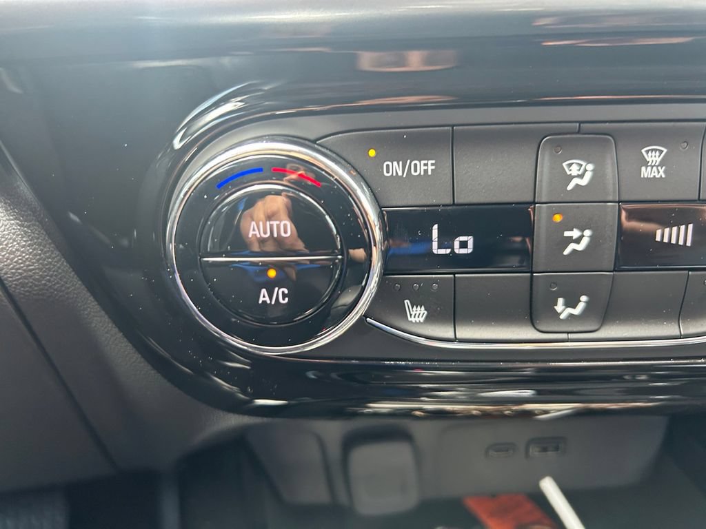 Used 2026 Chevrolet Trax LT w/ Driver Confidence Package FWD image 24