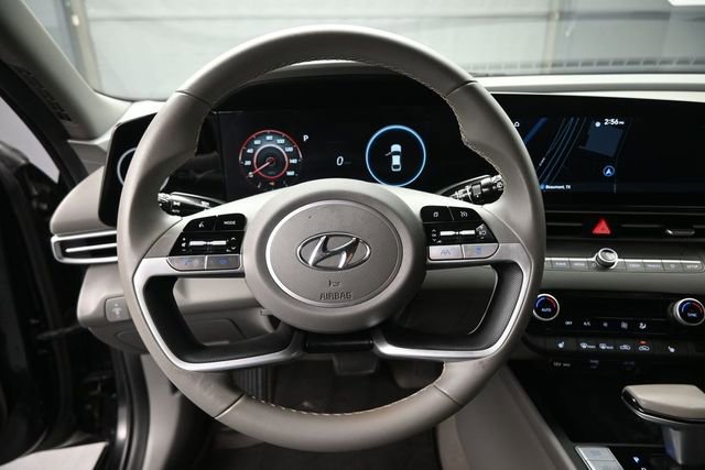 Used 2023 Hyundai Elantra SEL w/ Convenience Package FWD image 31