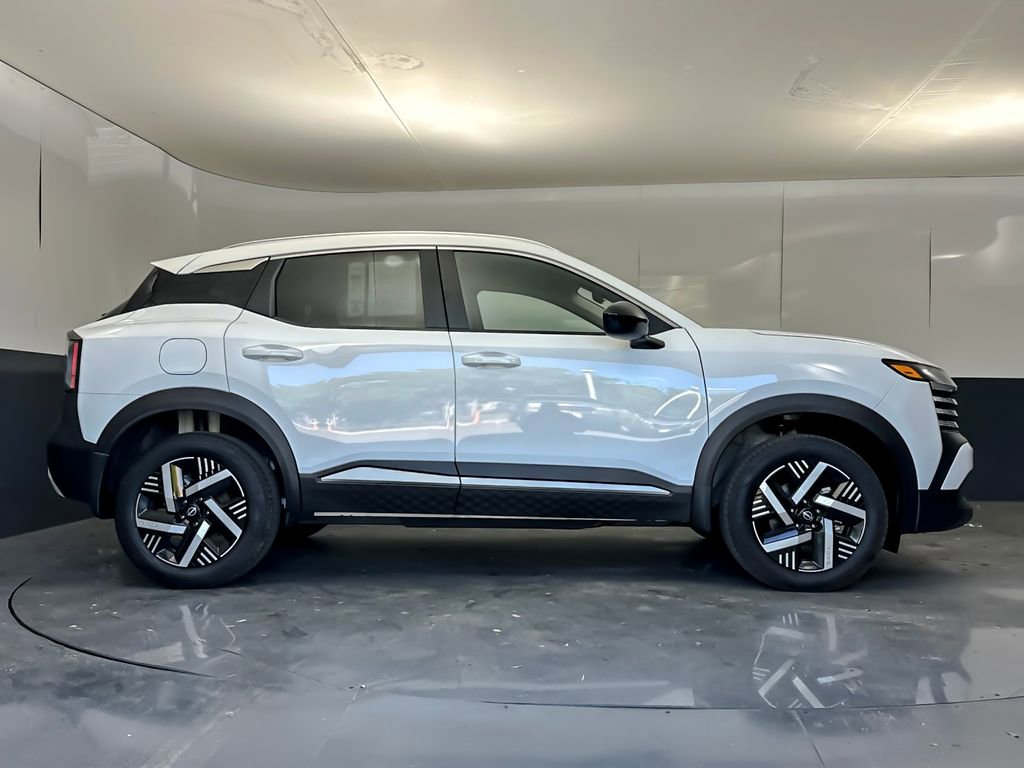 Used 2026 Nissan Kicks SV FWD image 2