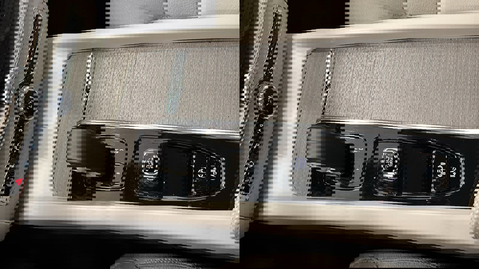 Used 2023 Volvo XC60 B5 Plus image 19