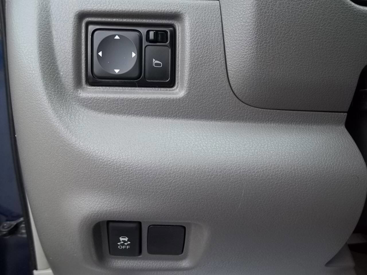 Used 2013 Nissan Versa SV w/ Convenience Pkg image 20