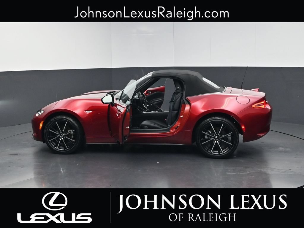 Used 2024 MAZDA MX-5 Miata Grand Touring RWD image 34