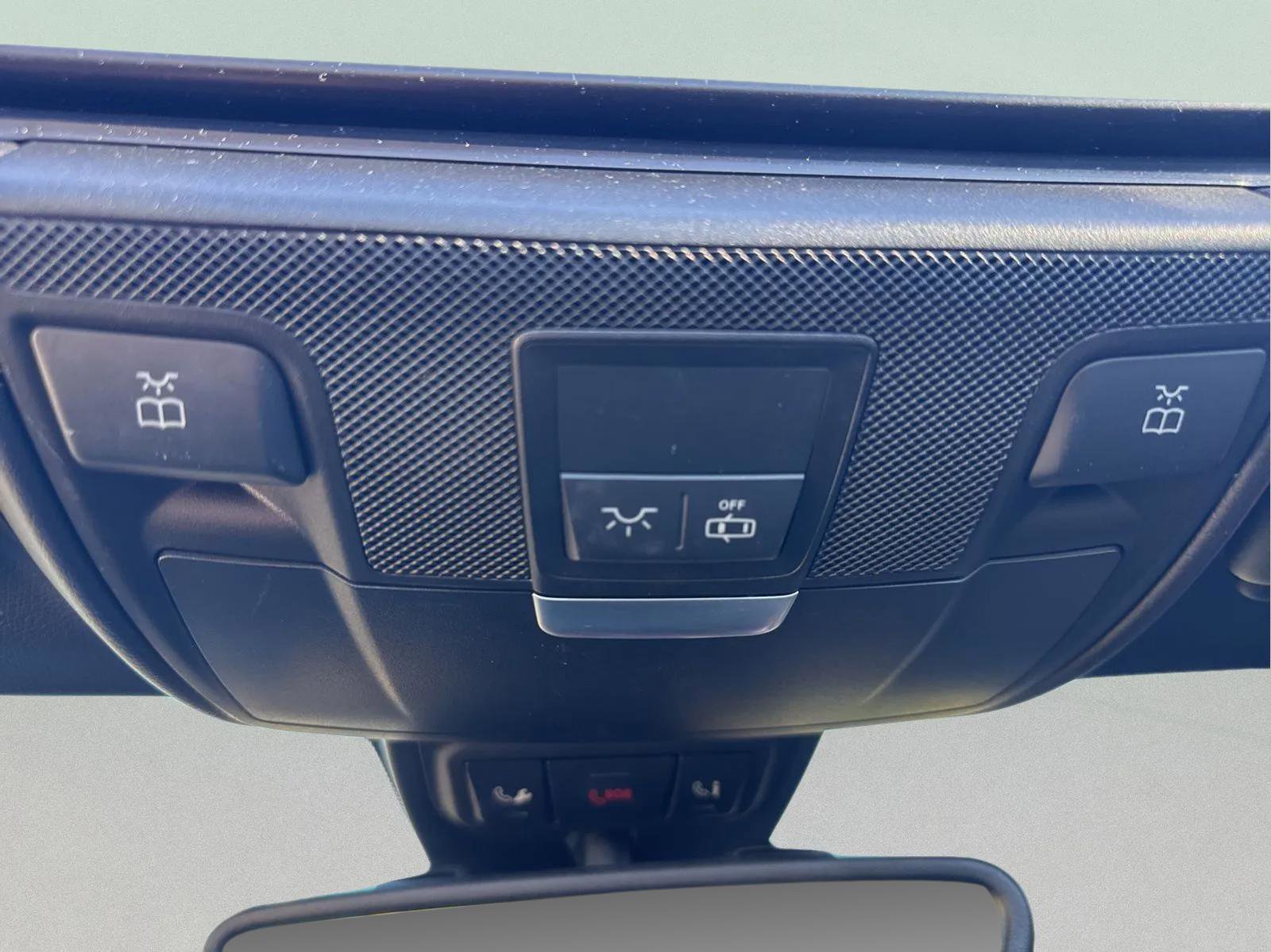 Used 2015 Mercedes-Benz SLK 250 w/ Premium Package image 34