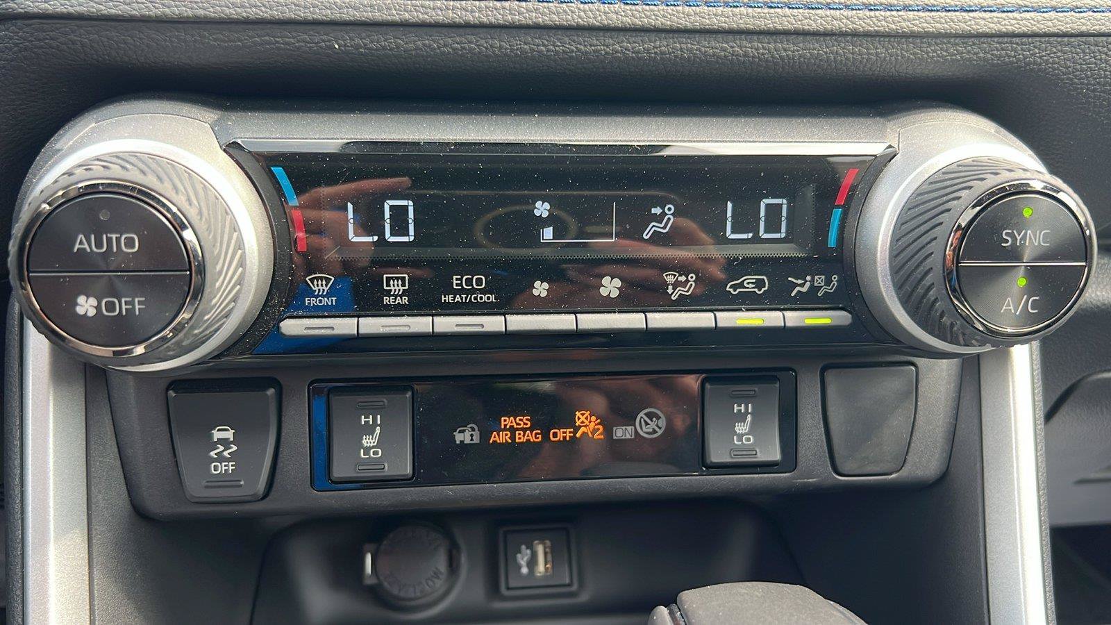 Used 2024 Toyota RAV4 XSE w/ Advanced Technology Package AWD/4WD image 27