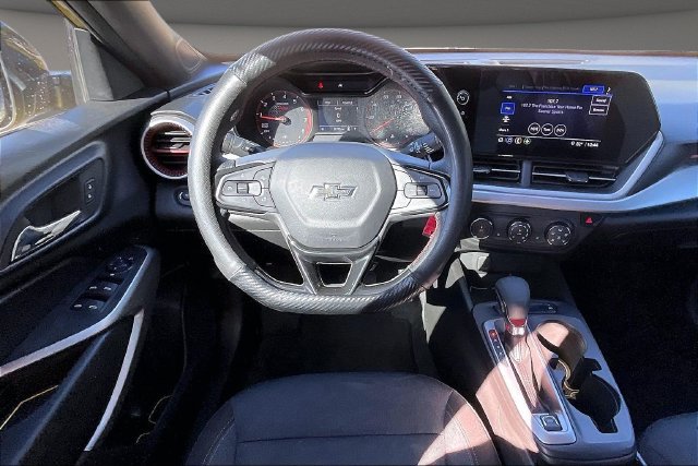 Used 2024 Chevrolet Trax RS w/ Sunroof Package FWD image 5