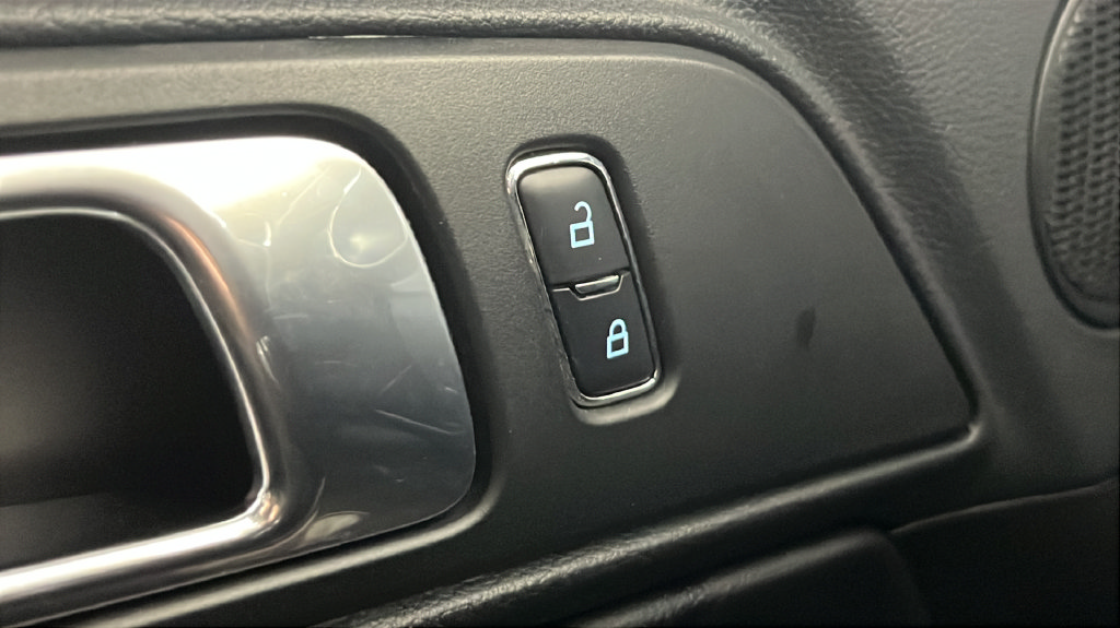 Used 2018 Ford Mustang Premium RWD image 30