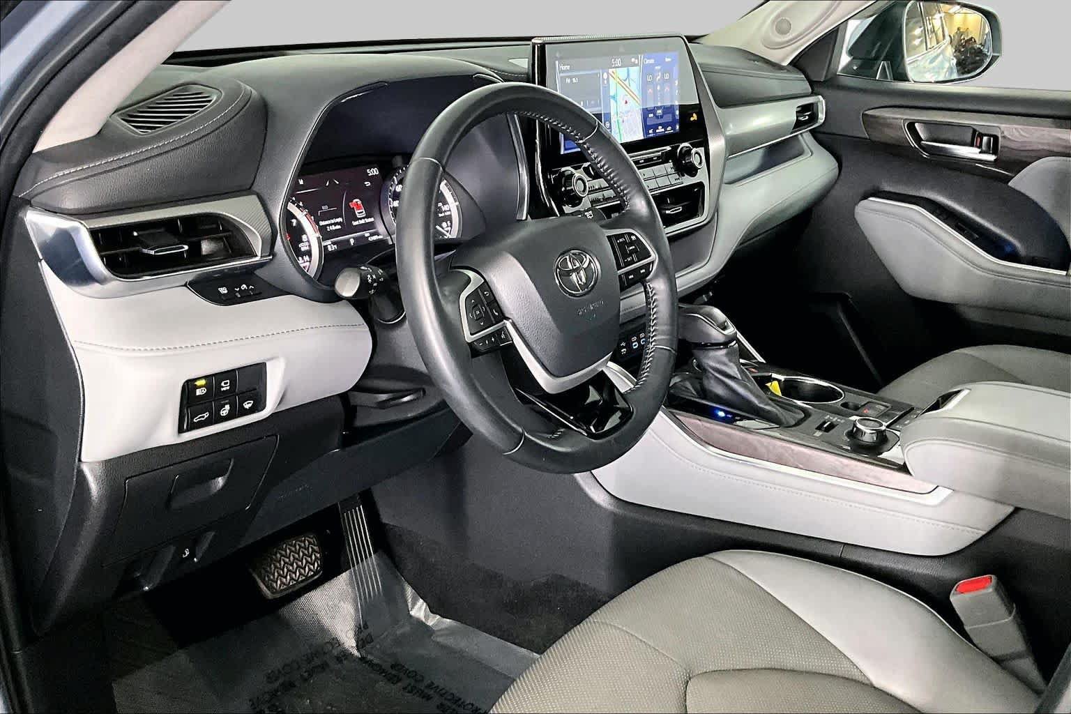 Used 2022 Toyota Highlander Platinum AWD/4WD image 18