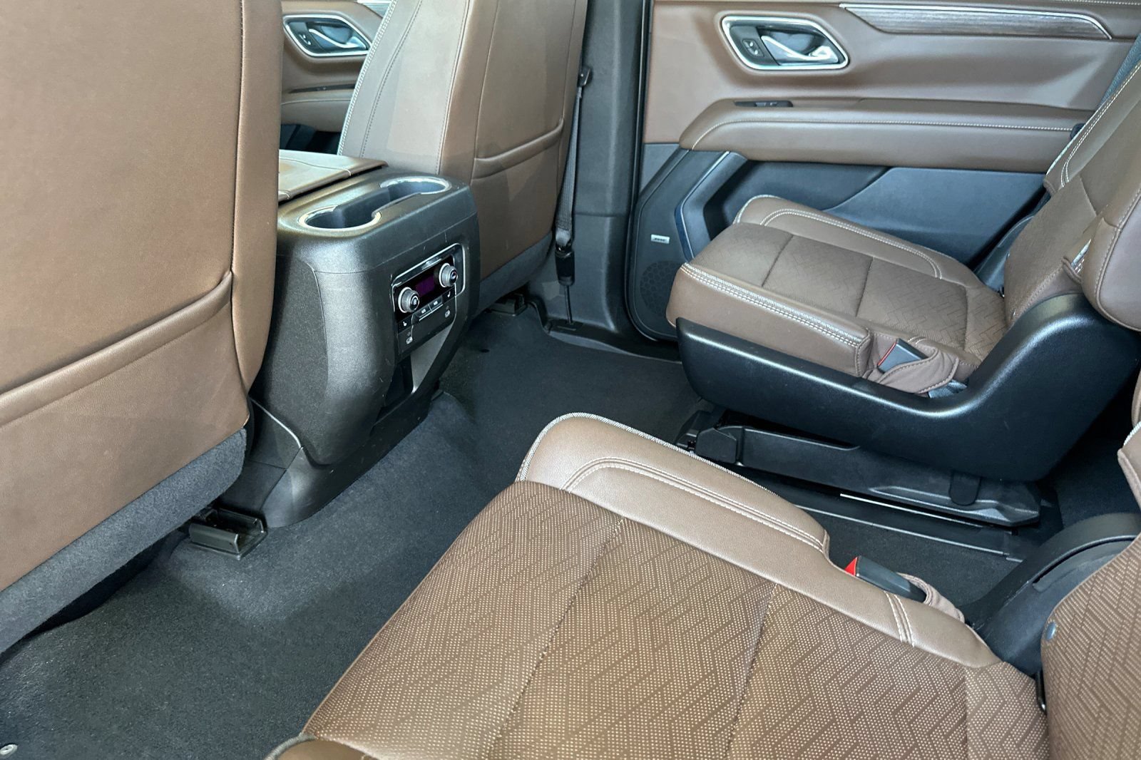 Certified 2023 Chevrolet Tahoe High Country w/ Premium Package AWD/4WD image 13
