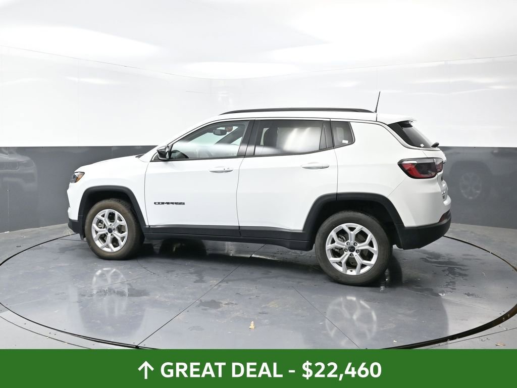 Used 2025 Jeep Compass Latitude image 11