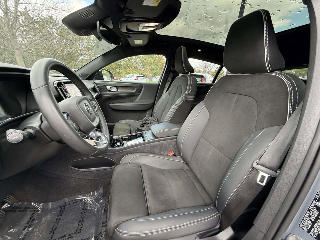 Used 2023 Volvo C40 P8 Recharge Ultimate w/ Protection Package Premier image 2