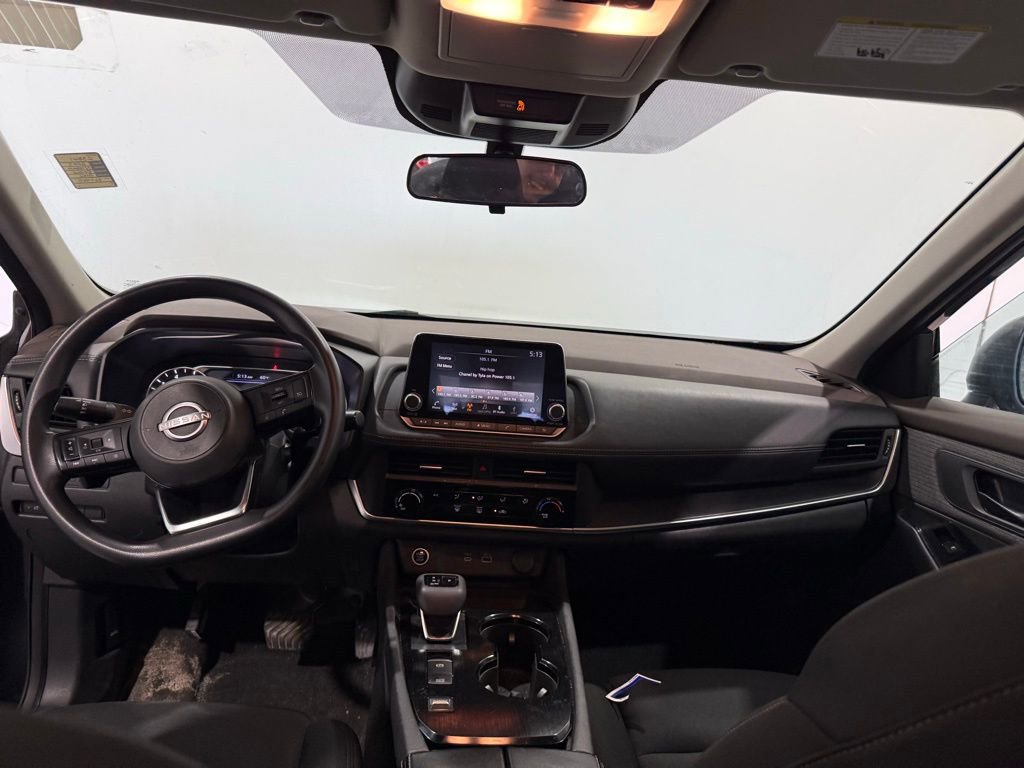 Used 2023 Nissan Rogue S FWD image 7