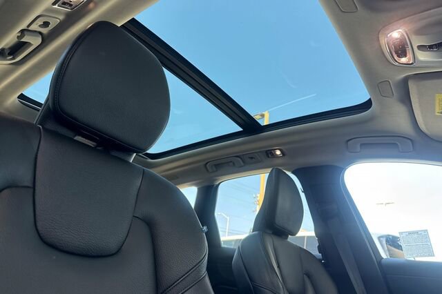 Used 2019 Volvo XC60 T8 Momentum w/ Premium Package AWD/4WD image 17