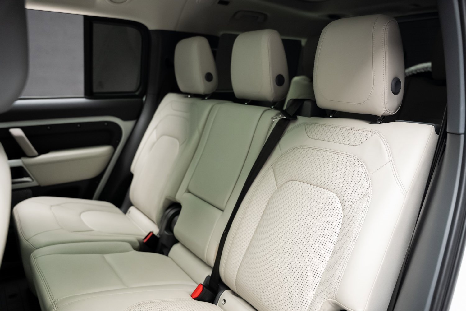 Used 2023 Land Rover Defender 130 First Edition image 69