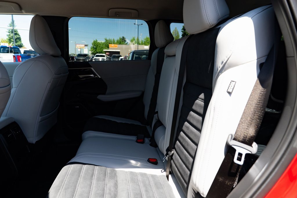 New 2025 Mitsubishi Outlander SEL image 21