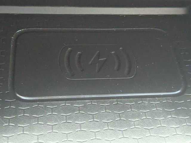 Used 2021 Jaguar F-PACE R-Dynamic S image 23