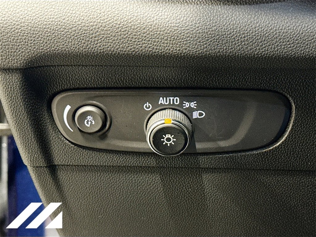 Used 2023 Buick Envision Essence image 10