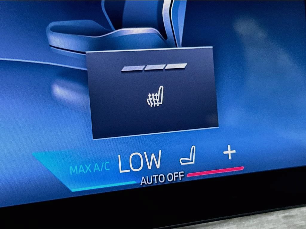 Used 2024 BMW 740i w/ Premium Package RWD image 21