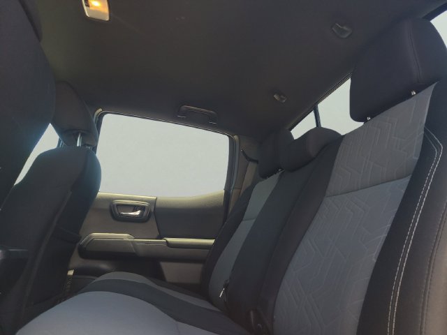 Used 2020 Toyota Tacoma TRD Sport AWD/4WD image 11