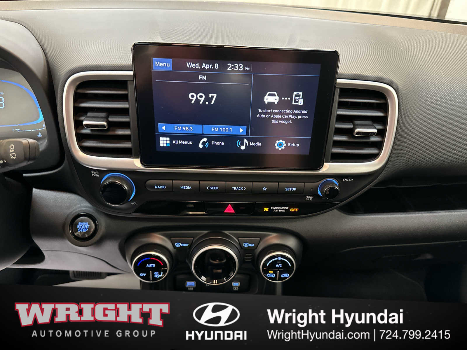 Certified 2025 Hyundai Venue SEL FWD image 25