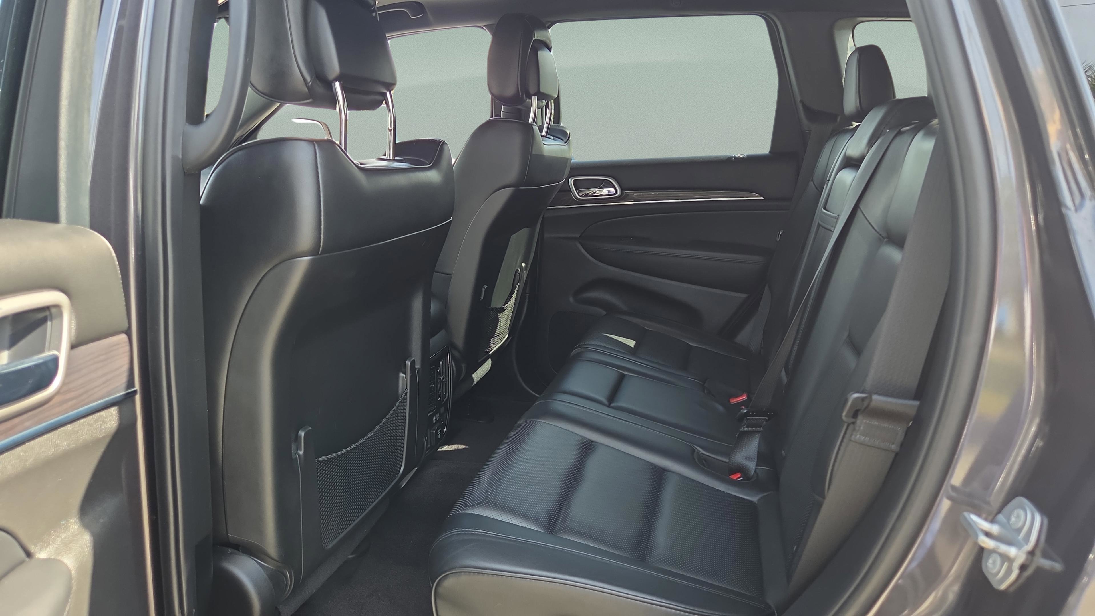 Used 2018 Jeep Grand Cherokee Overland AWD/4WD image 11