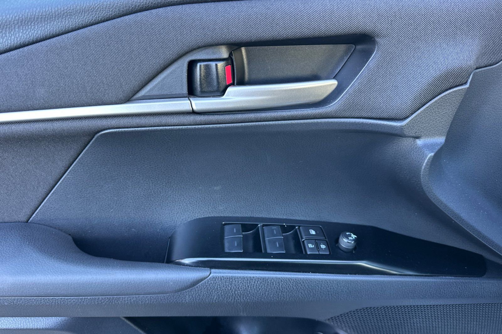 Used 2025 Toyota Camry LE image 13