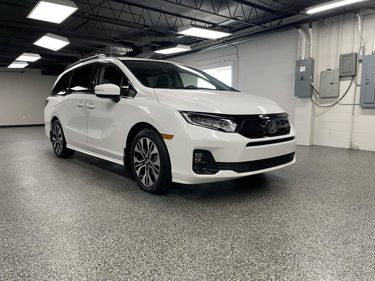 Used 2026 Honda Odyssey Elite image 4