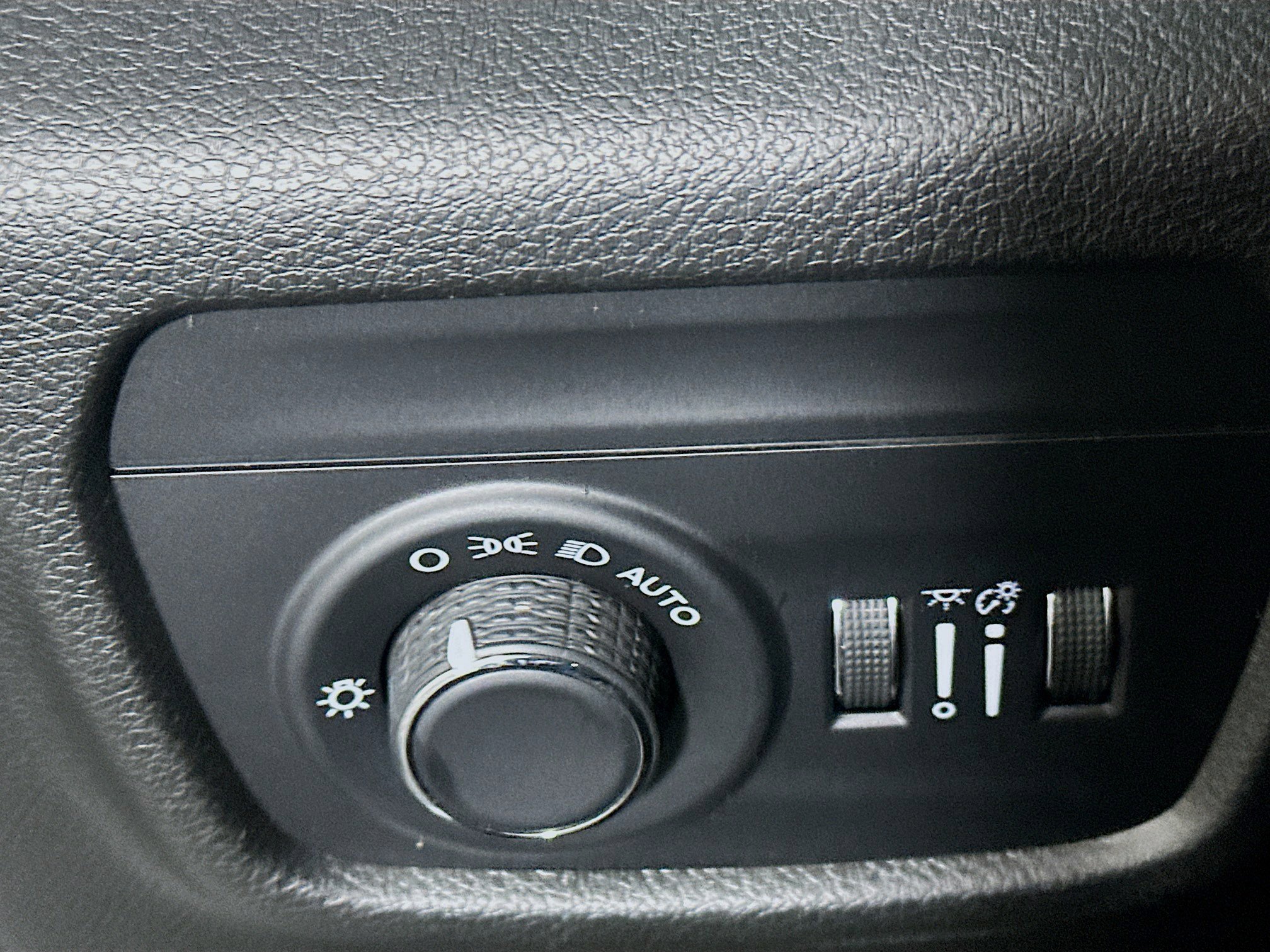 Used 2024 Jeep Grand Cherokee L Altitude image 17