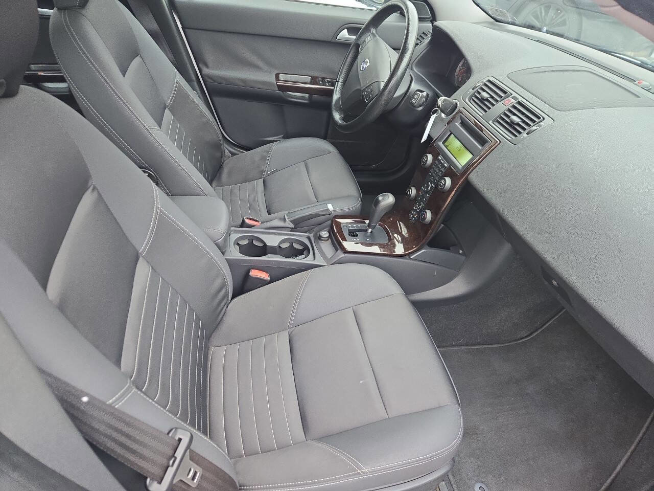 Used 2007 Volvo V50 2.4i image 41