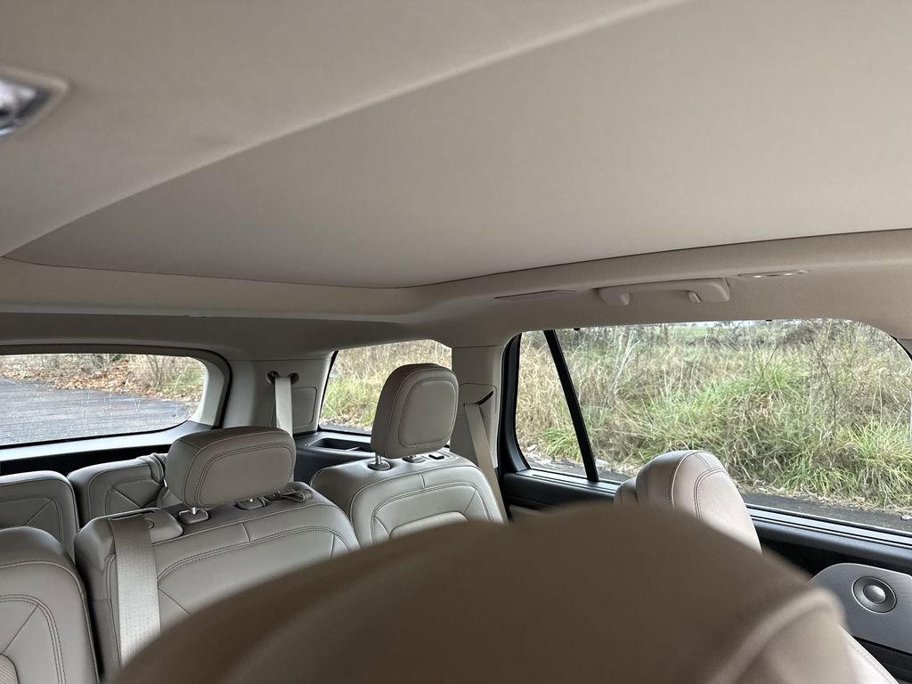Used 2023 Lincoln Aviator Reserve w/ Equipment Group 201A image 14