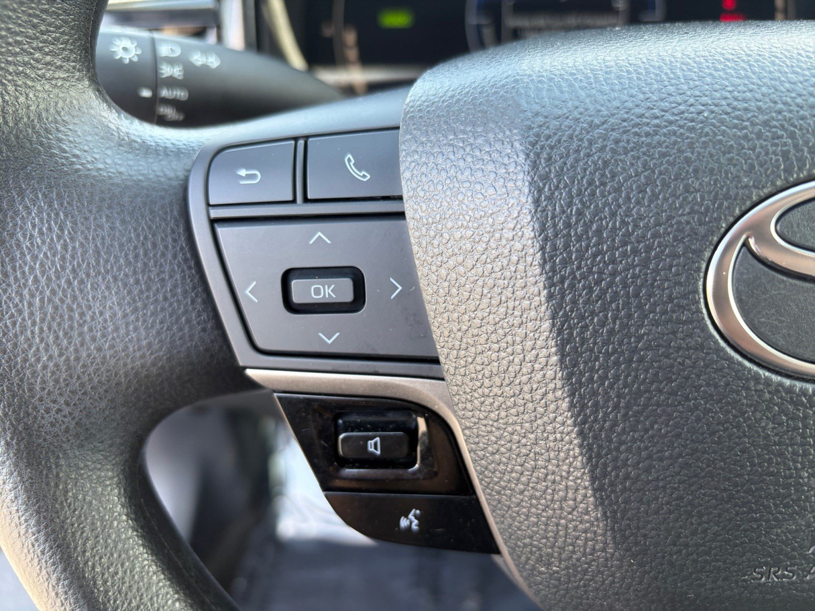 Used 2025 Toyota Camry LE FWD image 14