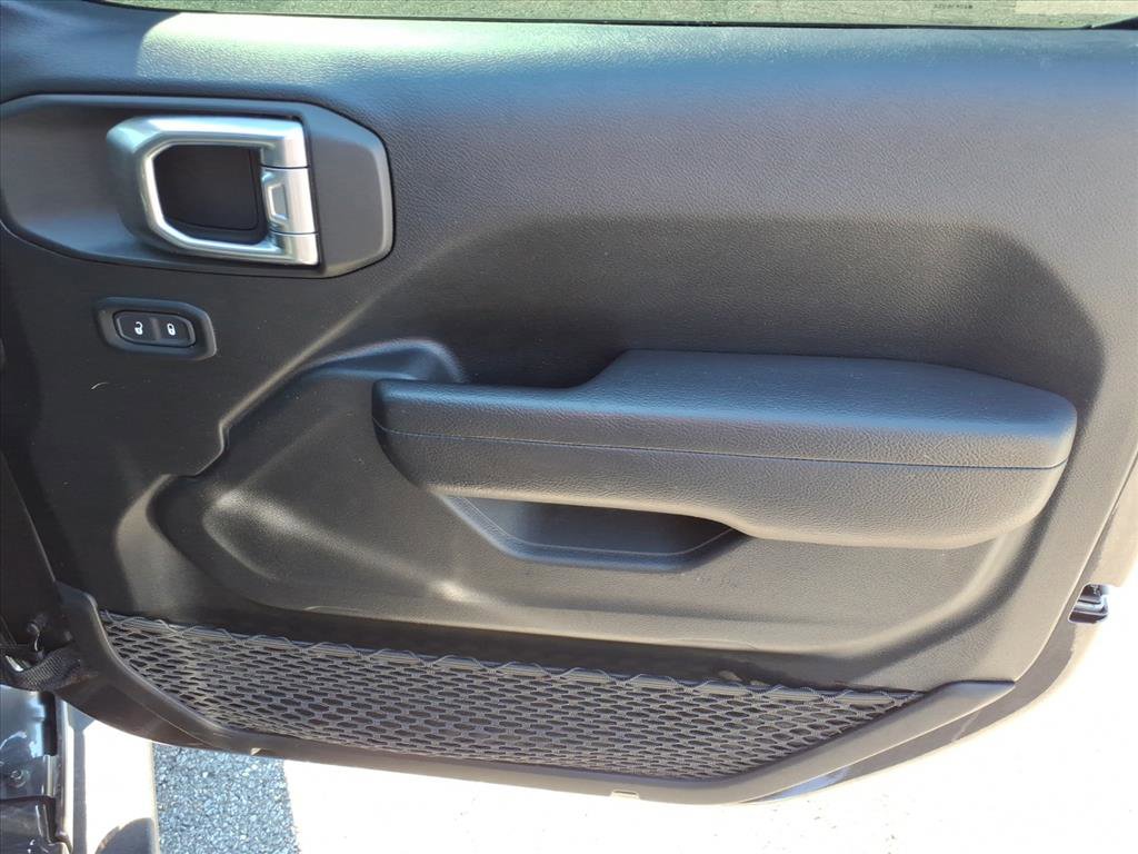 Used 2023 Jeep Wrangler Unlimited w/ Cold Weather Group image 16