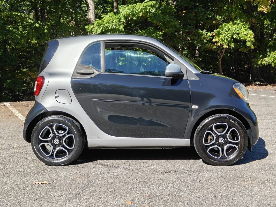 Used 2016 smart fortwo Prime RWD image 2