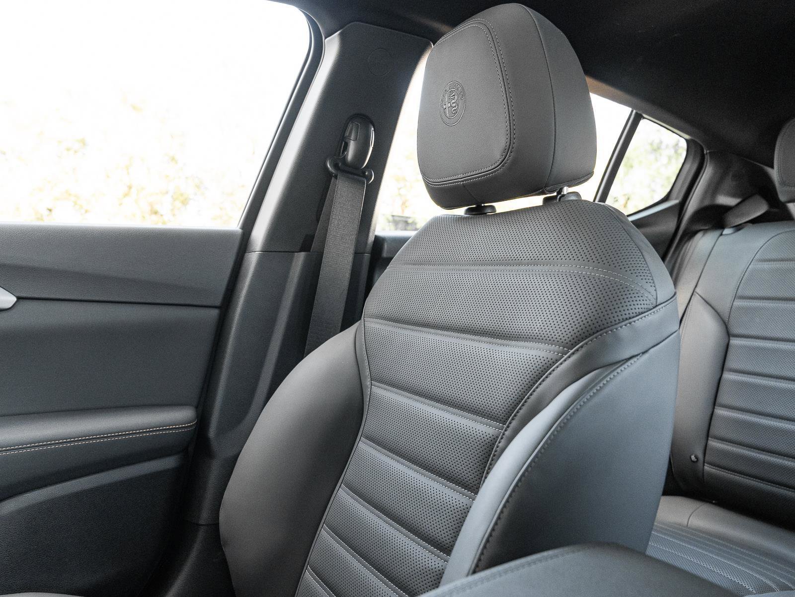 New 2026 Alfa Romeo Tonale Veloce w/ Quick Order Package 23H Volce image 32