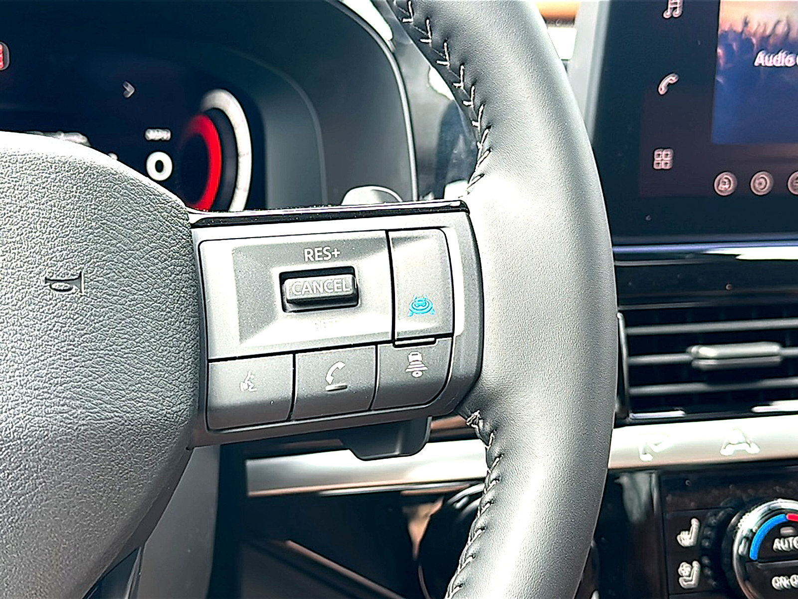 New 2026 Nissan Pathfinder Platinum w/ Lighting Package FWD image 20