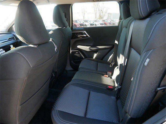New 2026 Mitsubishi Outlander ES image 5