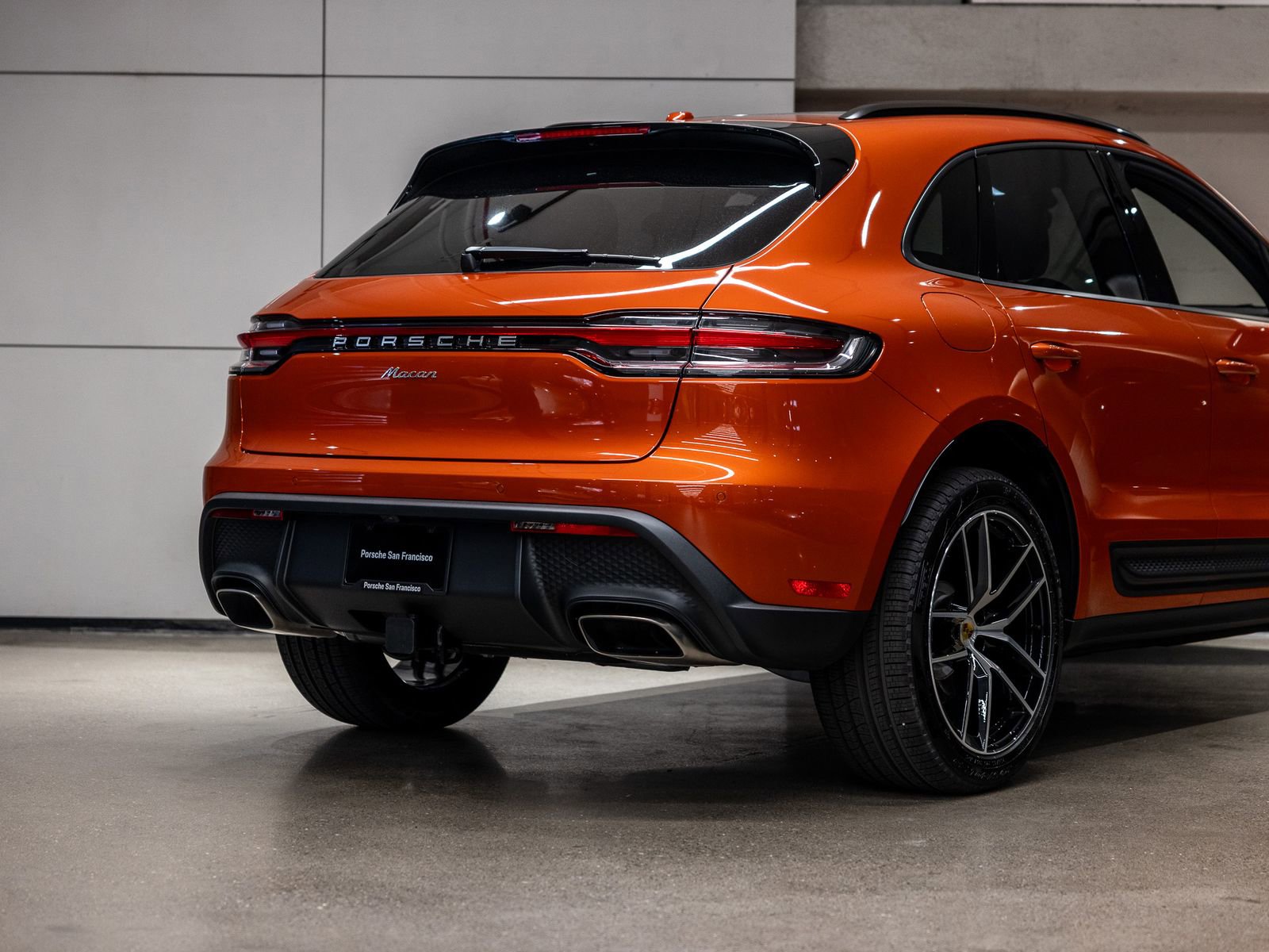 Certified 2025 Porsche Macan AWD/4WD image 24