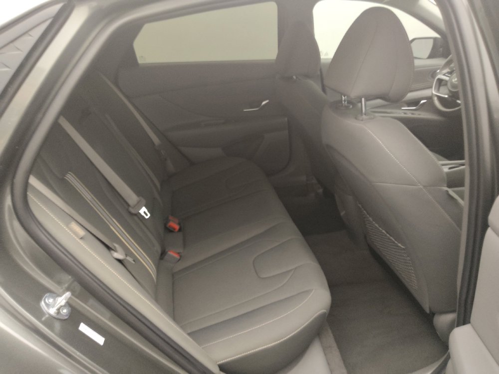 Used 2025 Hyundai Elantra SEL FWD image 19