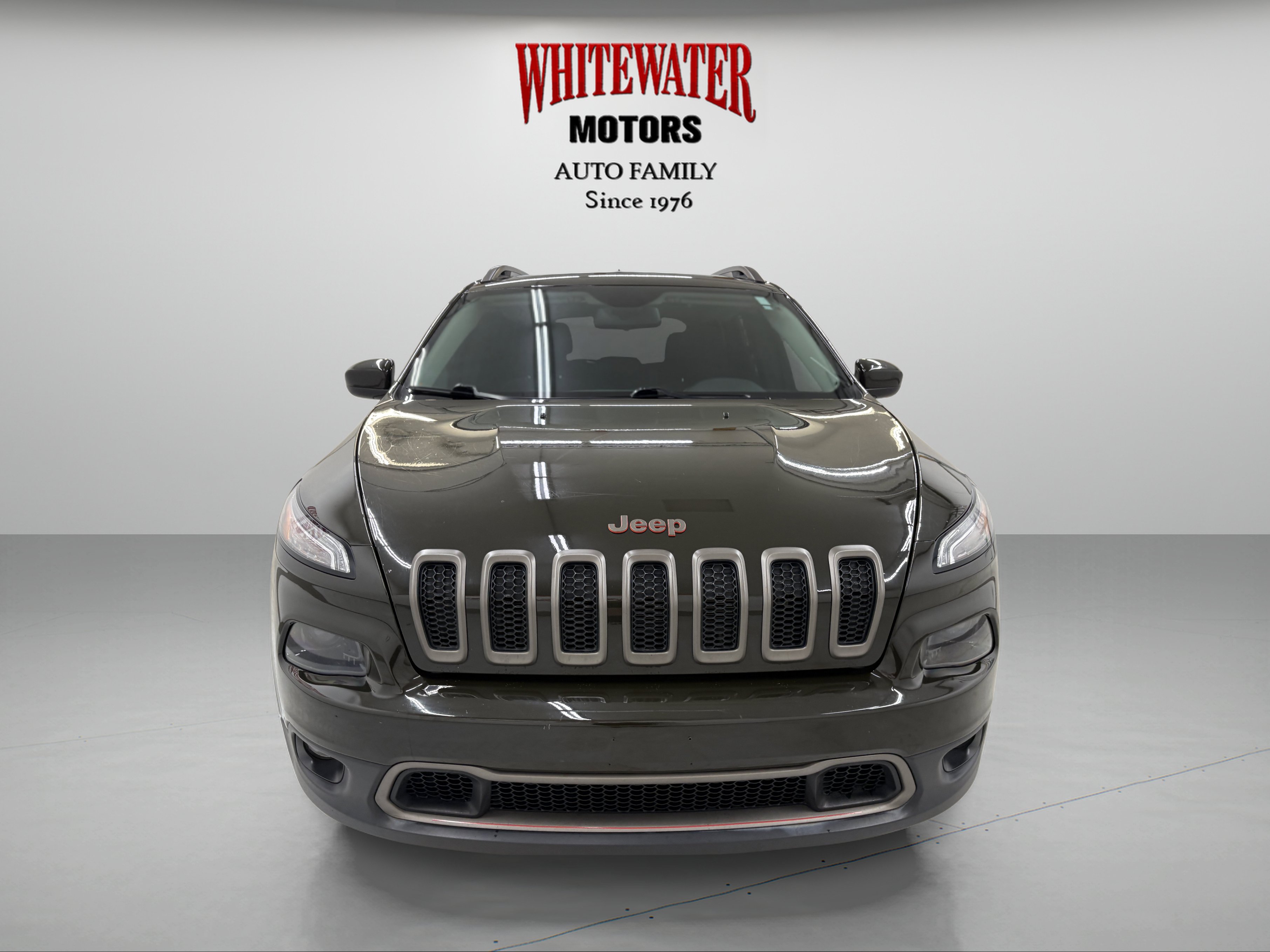 Used 2017 Jeep Cherokee Latitude w/ Cold Weather Group AWD/4WD image 6