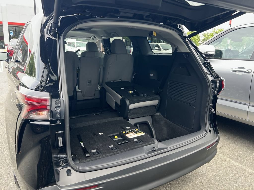 Used 2026 Toyota Sienna LE FWD image 20