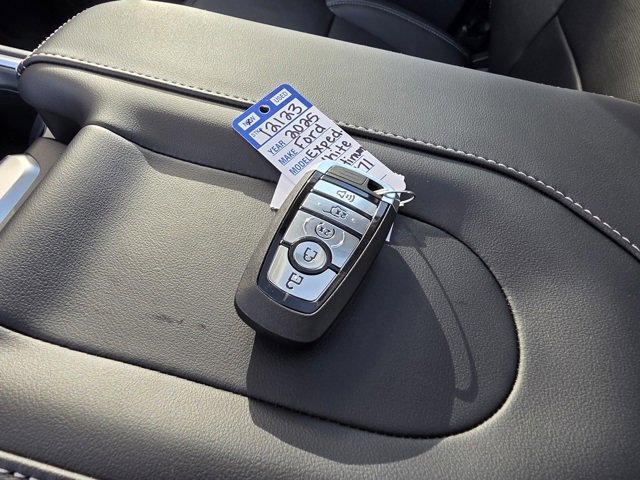 New 2025 Ford Expedition Max Platinum w/ Driver's Package image 32